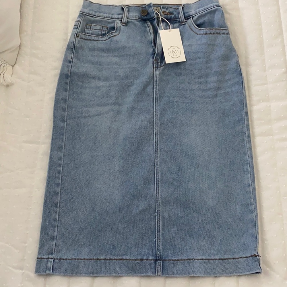 Denim skirt in light wash